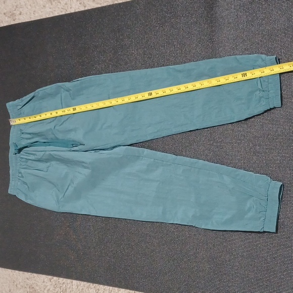 NEW IN jogger pants w/ drawstring & pockets. Parachute feel. Medium. NWT - Picture 9 of 16